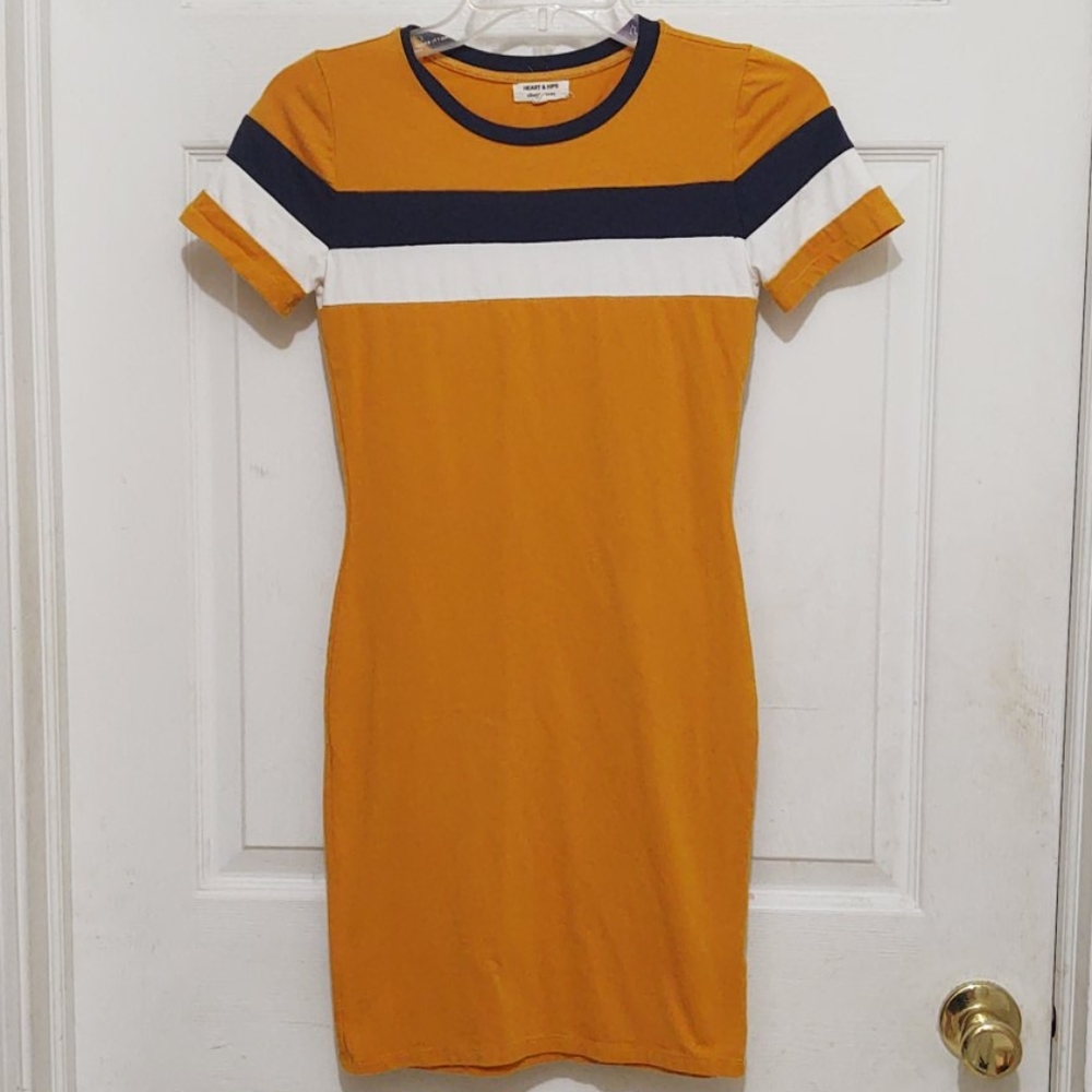 3/$15 Heart & Hips T-shirt dress Gold Navy White Small